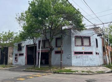 Bodega-Galpón · 900m² · Galpon en Alquiler en Lanus Oeste