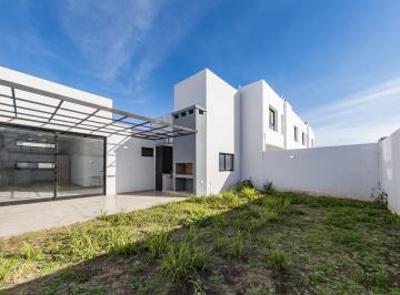 Casa · 148m² · 4 Ambientes · 2 Cocheras · Casa en Planta Baja Lote 20 Mza44