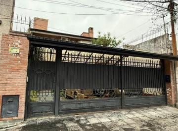 Casa · 321m² · 4 Dormitorios · 2 Cocheras · Gran Casa en Barrio Sur