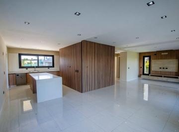 Casa · 211m² · 5 Ambientes · 2 Cocheras · Casa en Venta Terralagos Ezeiza con Piscina