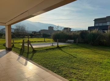 Casa · 250m² · 4 Ambientes · 2 Cocheras · Casa en Alquiler Ianua Caeli