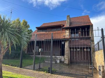 Casa · 230m² · 5 Ambientes · 1 Cochera · Casa en Alquiler 24 Meses Vivienda Familiar o Uso Profesional Barrio San Carlos