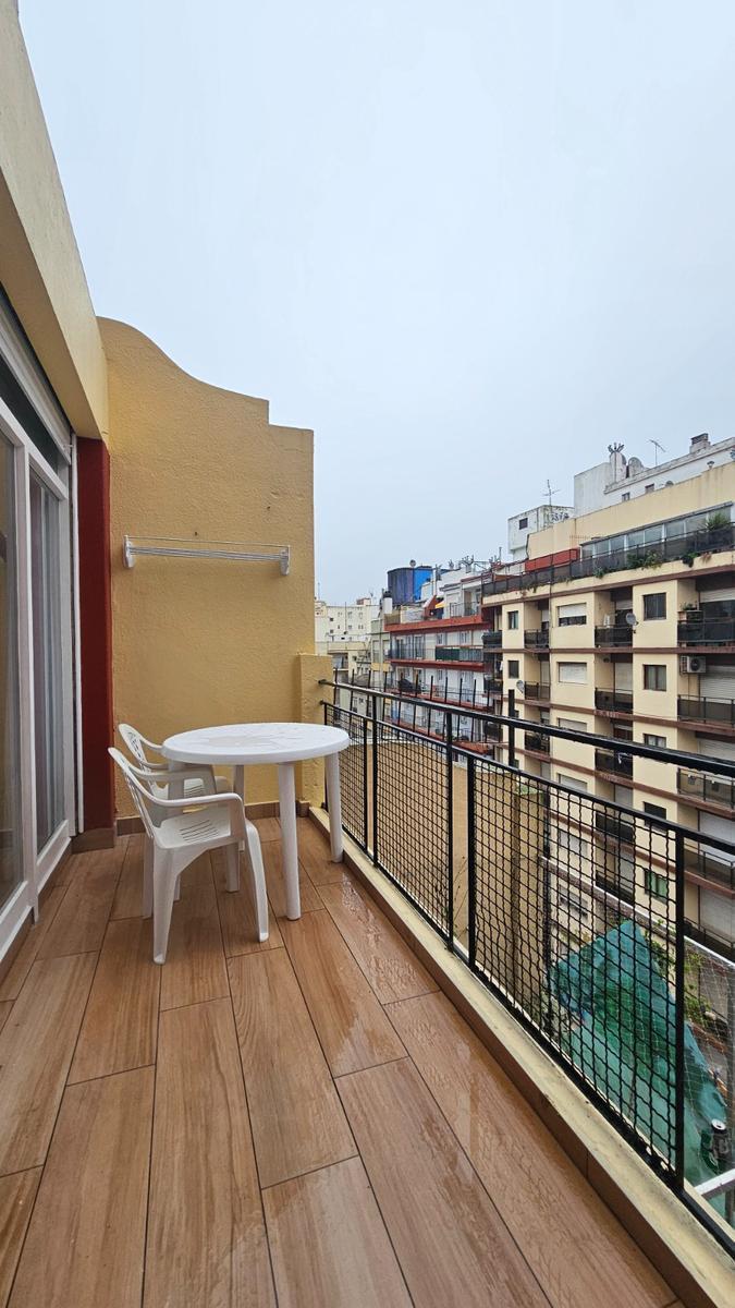 Departamento de 1 ambiente con balcón terraza A metros de plaza colón