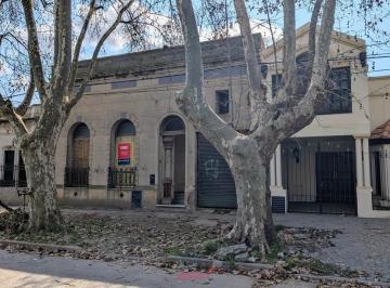 Casa · 312m² · 7 Ambientes · Lote de 704 m² con Antigua Casona en Venta | Av España | Luján