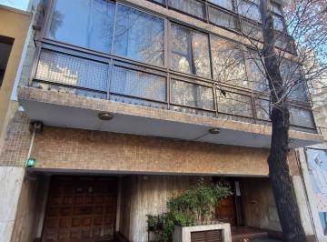 Departamento · 83m² · 4 Ambientes · 1 Cochera · 4 Amb + Dependencia y Cochera! Balcón. Alberti y San Juan