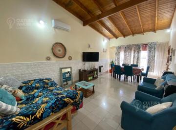 Casa · 110m² · 3 Ambientes · 1 Cochera · Casa en Venta 3 Ambientes en González Catán con Cochera Pasante, Patio y Espacio Para Quincho