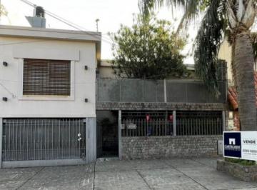 Casa · 250m² · 4 Ambientes · Casa 4 Ambientes C/pileta Castelar Norte