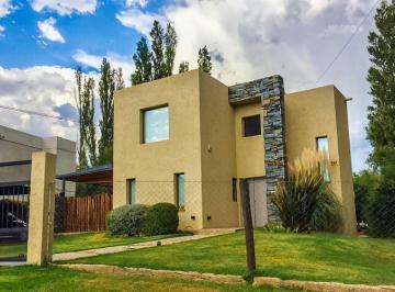 Casa · 285m² · 7 Ambientes · 2 Cocheras · Venta. Casa 3 Dorm.. Av Puesta del Sol