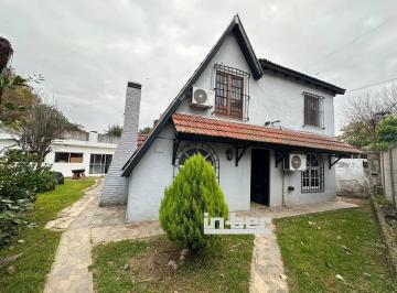 INB-INB-3870_2 · Casa 3 Dorm.. | Calle