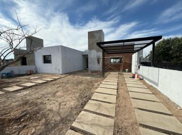 Casa · 96m² · 5 Ambientes · 1 Cochera · Financiación | 2 Dorm. | B° Villa Juana