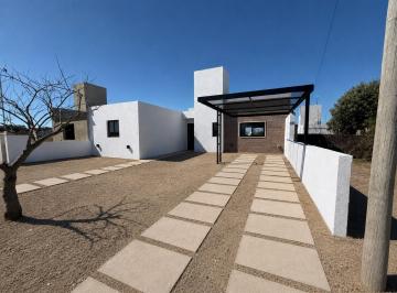 Casa · 96m² · 5 Ambientes · 1 Cochera · Financiación | 2 Dorm. | B° Villa Juana
