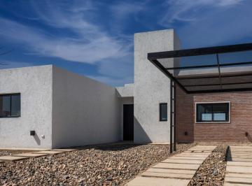 Casa · 96m² · 5 Ambientes · 1 Cochera · Financiación | 2 Dorm. | B° Villa Juana