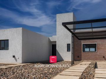 Casa · 96m² · 5 Ambientes · 1 Cochera · Financiación | 2 Dorm. | B° Villa Juana