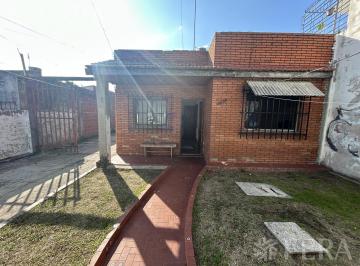 Casa · 120m² · 3 Ambientes · Venta Casa de 3 Ambientes con Patio en Villa Dominico