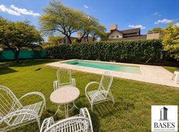 Casa · 220m² · 3 Dormitorios · 1 Cochera · Se Vende Propiedad en Valle Escondido - Los Sueños en Una Sola Planta de 3 Dorm.