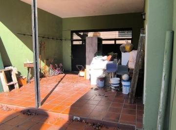 Casa de 5 ambientes, Rosario · Casa con 3 Dorm., Garage y 2 Patios.