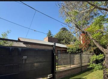 Casa · 140m² · 4 Ambientes · 2 Cocheras · Venta Casa Sobre Av Fuerza Aerea - Ideal Uso Comercial