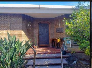Casa · 193m² · 5 Ambientes · Se Vende Amplia Casa en Cercania Al B Bancario