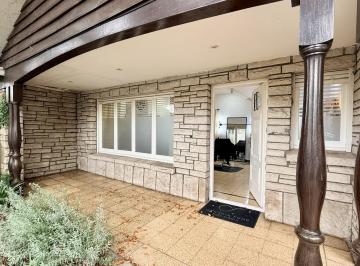 Casa · 120m² · 4 Ambientes · 1 Cochera · Chalet en Inmejorable Ubicación en Alquiler Para Uso Profesional