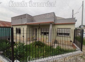 Casa de 3 ambientes, Morón · Casa de 200 m², 3 Ambientes con Patio, Terraza y Garage en Venta en Morón