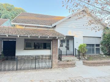 Casa · 136m² · 4 Ambientes · 1 Cochera · Adrogue Casa en Venta 3 Dorm Cochera Jardin Plaza Brown