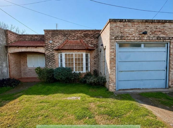 Casa · 100m² · 4 Ambientes · 1 Cochera