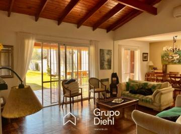 Casa · 200m² · 6 Ambientes · 2 Cocheras · Casa 3 Dorm, Amplio Jardin con Pileta en Alquiler Galería Cerrada