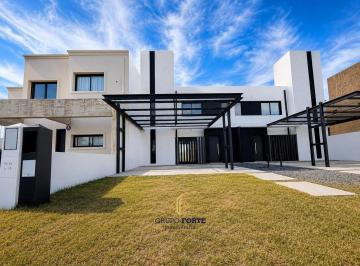 Casa · 133m² · 4 Ambientes · 2 Cocheras · Duplex en Venta a Estrenar en Docta Etapa 1