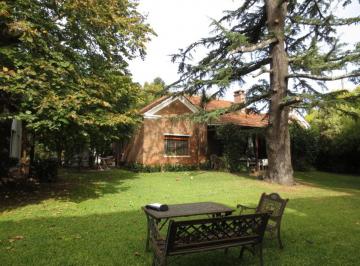 Casa de 5 ambientes, San Isidro · En Una Planta, Cerca de Todo, y Sobre Muy Buen Lote