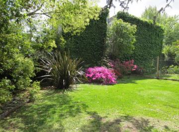 Casa de 5 ambientes, San Isidro · En Una Planta, Cerca de Todo, y Sobre Muy Buen Lote