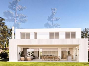 Casa · 297m² · 6 Ambientes · 1 Cochera · Casa en Venta en Azzurra