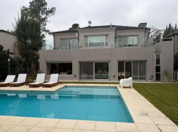 Casa de 5 ambientes, Esteban Echeverría · Hermosa Casa en Venta en Saint Thomas Este - Canning