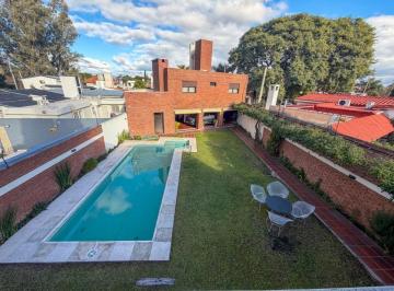 Casa de 11 ambientes, Córdoba · Casa en Venta en Corazón de Manzana. Excelente Ubicación. Dos Casas, Ideal Inversión o Renta.