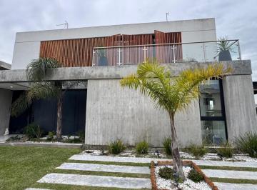 Casa · 163m² · 4 Ambientes · 3 Cocheras · Casa en Venta en Lagos de Canning
