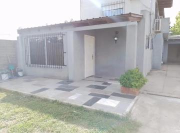 Casa · 182m² · 4 Ambientes · 1 Cochera · Venta de Casa Dos Dorm., La Plata C