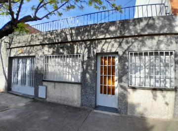 Casa · 3 Ambientes · 1 Cochera · Casa en Alquiler