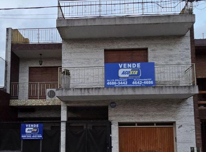 Casa · 236m² · 6 Ambientes · 1 Cochera
