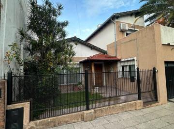 Casa · 160m² · 4 Ambientes · Casa en Venta en Lomas de Zamora, G. B. a. Zona Sur