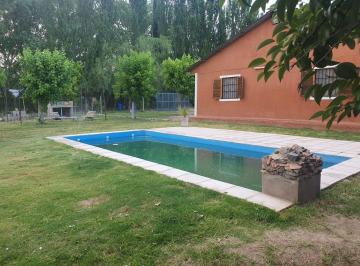 Casa · 140m² · 5 Ambientes · Alquiler Casa con Pileta en Las Compuertas
