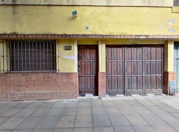 Casa · 193m² · 4 Ambientes · 1 Cochera · Venta Casa 4 Amb C/parque y Quincho en Lanús