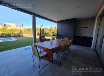Casa · 212m² · 6 Ambientes · 2 Cocheras · Casa en El Canton - Norte