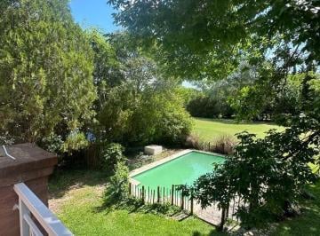 Casa · 280m² · 5 Ambientes · 7 Cocheras · Casa a La Venta en St Thomas Norte, Imperdible!