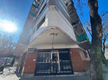Local comercial , Constitución · Alquiler Local con Sotano 2 Baños en Constitucion