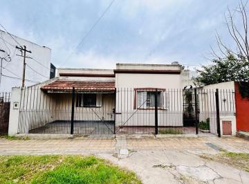 Casa · 109m² · 3 Ambientes · 1 Cochera · Casa 3 Amb. en Venta en Lomas de Zamora C/ Jardín