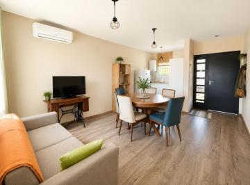 Casa · 85m² · 4 Ambientes · Casa de Tres Dorm. con Pileta