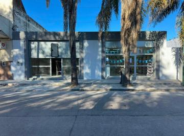 Local comercial · 94m² · 1 Ambiente · 4 Cocheras · Local en Alquiler a m de La Estacion
