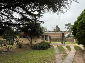 Casa de 3 ambientes, Villa Carlos Paz · Carlos Paz. Casa con Amplio Terreno y Cercania Al Rio. Pileta y Quincho
