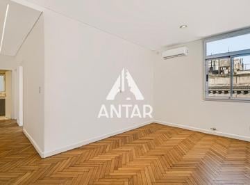 Departamento · 51m² · 3 Ambientes · Clásico por Fuera, Moderno por Dentro!