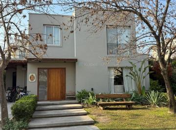 Casa · 230m² · 5 Ambientes · 1 Cochera · Casa en Venta en La Comarca, General Pacheco, Tigre