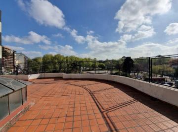 Casa de 6 ambientes, Caballito · Vendo Excelente y Amplio PH en Esquina con Hermosa Vista Al Parque Centenario. Muy Luminoso.